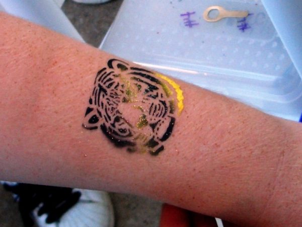 Air-Brush-Tattoos-Chicago-Party-entertainment