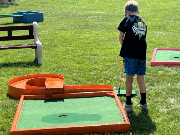 Anywhere-Mini-Golf-FIVE 3