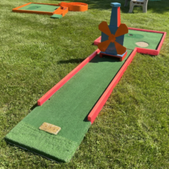 Anywhere-Mini-Golf-FOUR 1