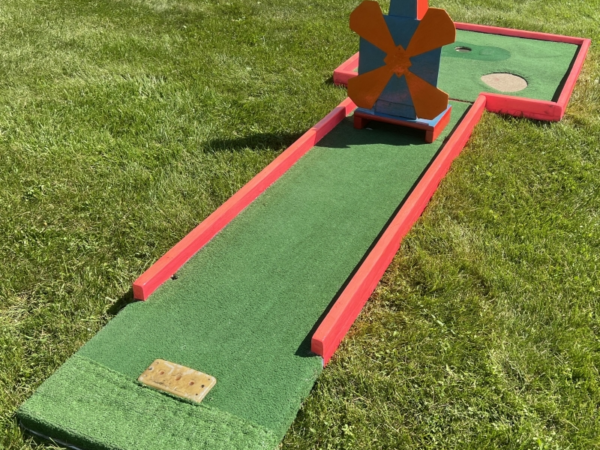 Anywhere-Mini-Golf-FOUR 1