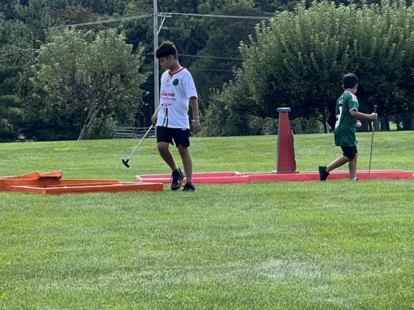 Anywhere-Mini-Golf-FOUR 3