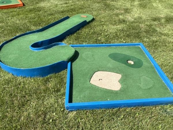 Anywhere-Mini-Golf-SIX 3