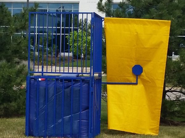 Dunk-Tank-Chicago-Rental