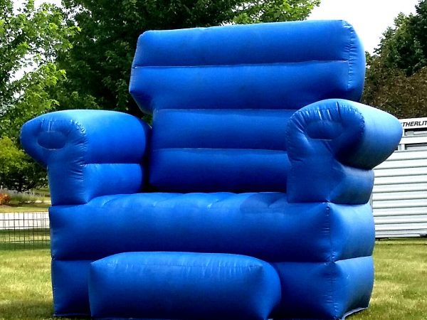 Giant-Inflatable-Chair-Photo-Station-Chicago-Rental