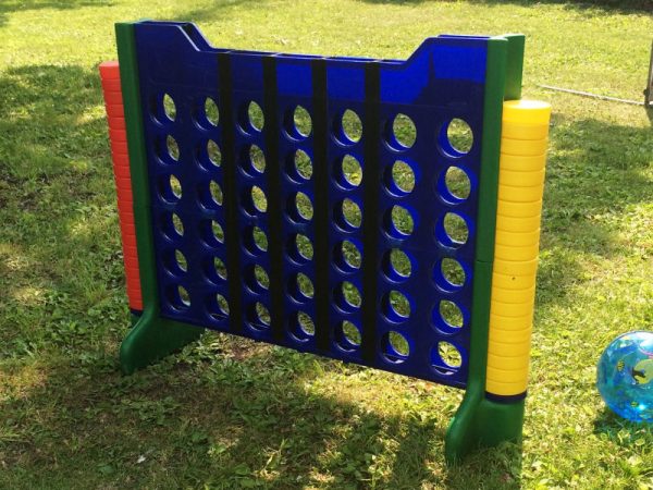 Giant-connect-four-Chicago-event-game-rentals