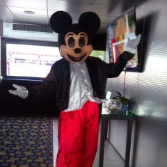 Mickey-Mouse-costumed-character-chicago-entertainer