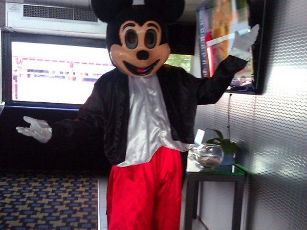 Mickey-Mouse-costumed-character-chicago-entertainer