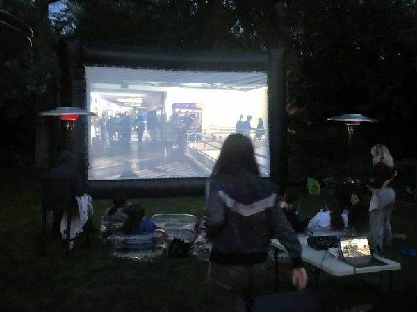 Movie-screen-outdoor-chicago-inflatable-rentals