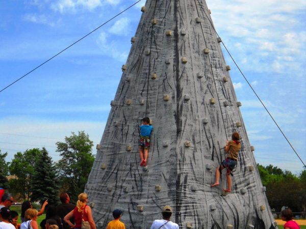 Rocky-Mountain-Climbing-Wall-Inflatables-Chicago-Party-Rentals