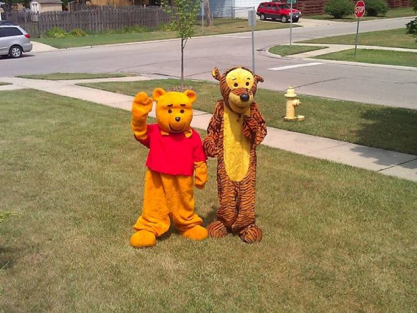 Tigger-and-Pooh-costumed-character-chicago-entertainer