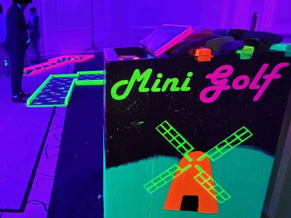 blacklight-mini-golf-caddy