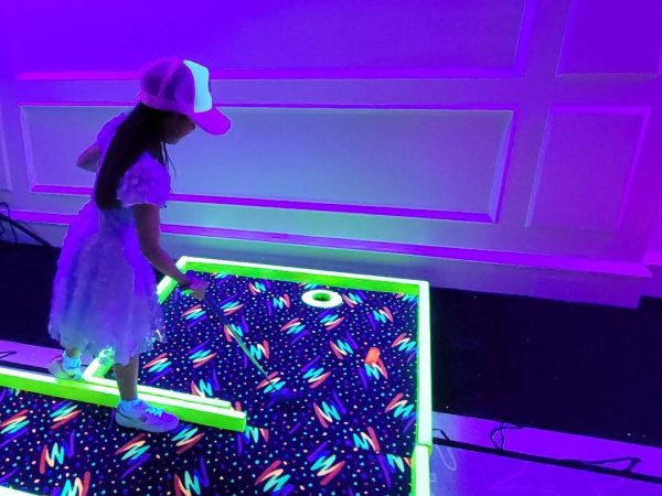 blacklight-mini-golf-rental-chicago