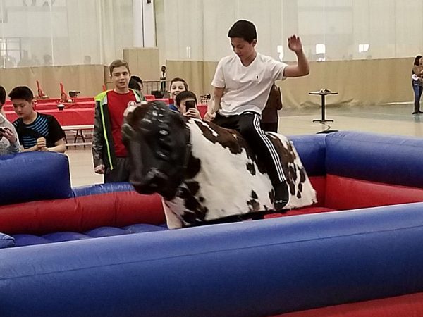 mechanical-bull-chicago-event-rental-2