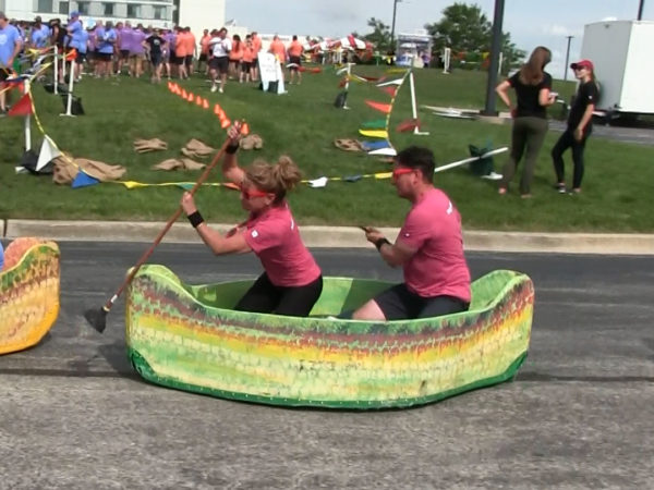 street-canoe-racers2-chicago-event-rentals