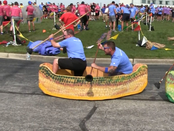 street-canoe-racers3-chicago-event-rentals