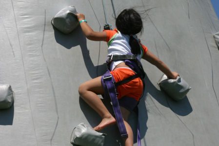 climbing-wall-wind-tunnel-feature-chicago-event-rental